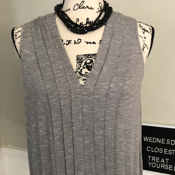 Necessary Objects Womens Gray Front V-Neck Top S - Picture 2 of 3